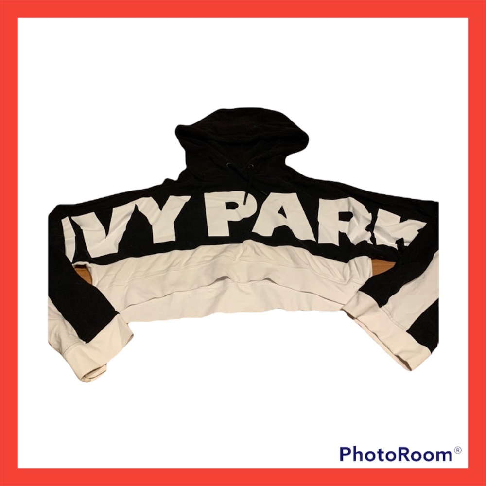 COPY - Ivy Park Cropped Sweatshirt White Black Small